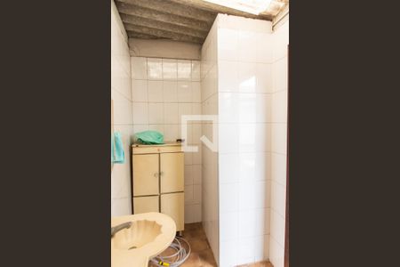 Casa à venda com 140m², 2 quartos e 2 vagas Casa à venda com 140m², 2 quartos e 2 vagasBanheiro de serviço