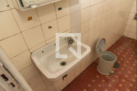 Casa à venda com 140m², 2 quartos e 2 vagas Casa à venda com 140m², 2 quartos e 2 vagasPorão - banheiro