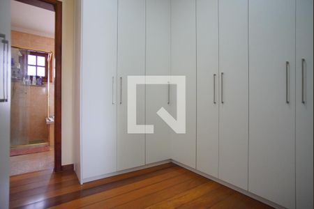 Casa à venda com 310m², 4 quartos e 3 vagasSuíte 1 Closet - Segundo Andar