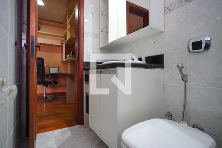 Casa à venda com 310m², 4 quartos e 3 vagasBanheiro da Suíte 2 - Segundo Andar