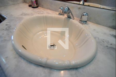 Casa à venda com 310m², 4 quartos e 3 vagasBanheiro Corredor - Segundo Andar