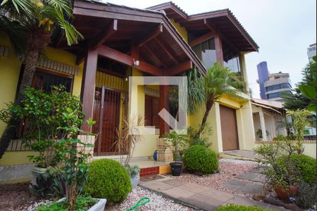 Casa à venda com 310m², 4 quartos e 3 vagasFachada