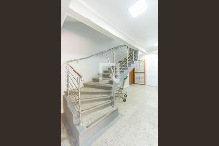 Apartamento para alugar com 62m², 2 quartos e sem vaga Apartamento para alugar com 62m², 2 quartos e sem vagaEscada