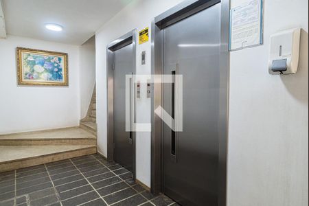 Apartamento para alugar com 61m², 2 quartos e 1 vaga Apartamento para alugar com 61m², 2 quartos e 1 vagaÁrea comum - Elevadores