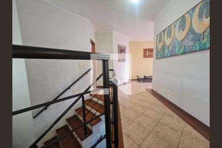 Casa à venda com 350m², 4 quartos e 5 vagasEspaço entre os dormitórios pode ser usado como escritório