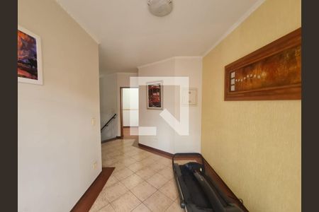 Casa à venda com 350m², 4 quartos e 5 vagasEspaço entre os dormitórios pode ser usado como escritório