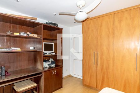 Apartamento à venda com 214m², 3 quartos e 2 vagas Apartamento à venda com 214m², 3 quartos e 2 vagasQuarto 3