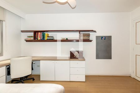 Apartamento à venda com 214m², 3 quartos e 2 vagas Apartamento à venda com 214m², 3 quartos e 2 vagasQuarto 2