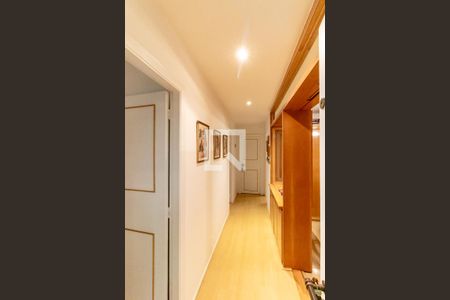 Apartamento à venda com 214m², 3 quartos e 2 vagas Apartamento à venda com 214m², 3 quartos e 2 vagasCorredor