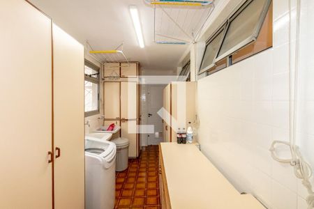 Apartamento à venda com 214m², 3 quartos e 2 vagas Apartamento à venda com 214m², 3 quartos e 2 vagasÁrea de Serviço