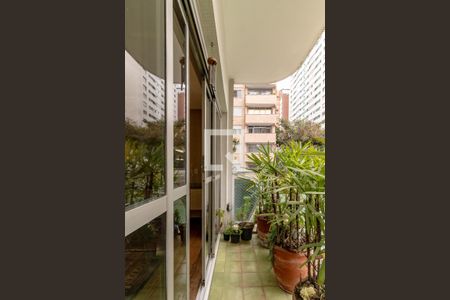 Apartamento à venda com 214m², 3 quartos e 2 vagas Apartamento à venda com 214m², 3 quartos e 2 vagasSacada 2