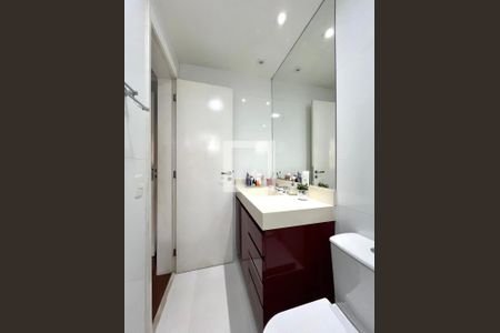 Apartamento à venda com 80m², 2 quartos e 2 vagasBanheiro da Suíte