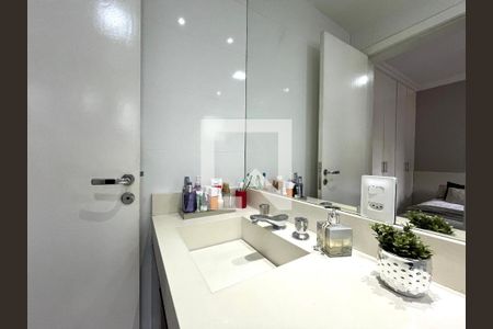 Apartamento à venda com 80m², 2 quartos e 2 vagasBanheiro da Suíte
