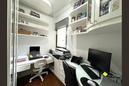 Apartamento à venda com 80m², 2 quartos e 2 vagasQuarto 3