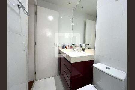 Apartamento à venda com 80m², 2 quartos e 2 vagasBanheiro da Suíte