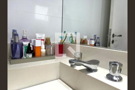 Apartamento à venda com 80m², 2 quartos e 2 vagasBanheiro da Suíte