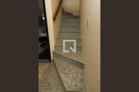 Casa à venda com 149m², 3 quartos e 2 vagasEscada