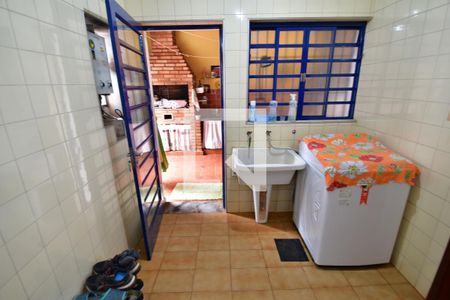 Casa à venda com 240m², 5 quartos e 4 vagasÁrea de Serviço