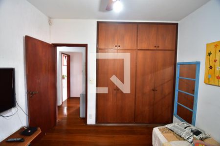Casa à venda com 240m², 5 quartos e 4 vagasQuarto 2