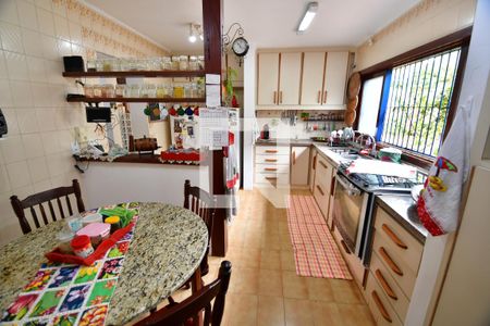 Casa à venda com 240m², 5 quartos e 4 vagasCozinha