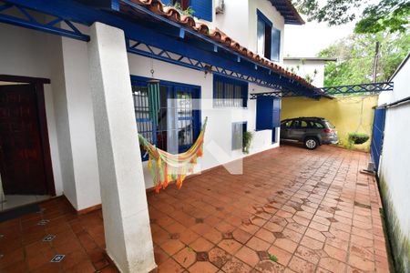 Casa à venda com 240m², 5 quartos e 4 vagasQuintal