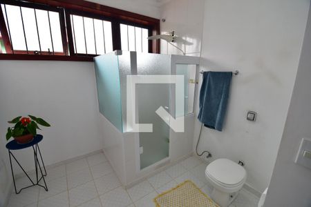 Casa à venda com 240m², 5 quartos e 4 vagasBanheiro 2