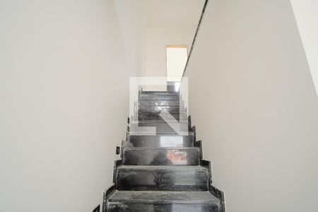 Casa à venda com 160m², 3 quartos e 3 vagasEscada