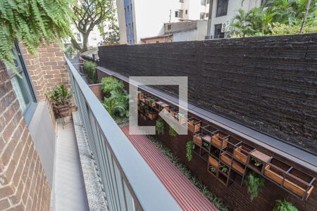 Varanda de kitnet/studio para alugar com 1 quarto, 32m² em Indianópolis, São Paulo