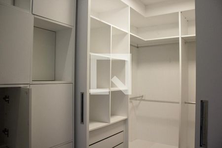 Apartamento à venda com 240m², 3 quartos e 4 vagasCloset da suíte 1