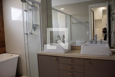 Apartamento à venda com 240m², 3 quartos e 4 vagasBanheiro da Suíte 1