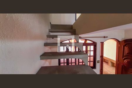 Casa à venda com 232m², 4 quartos e 4 vagasCasa 1 - Acesso aos quartos