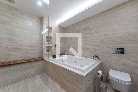 Apartamento à venda com 175m², 3 quartos e 2 vagas Apartamento à venda com 175m², 3 quartos e 2 vagasBanheiro da Suíte