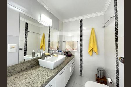 Apartamento à venda com 117m², 3 quartos e 2 vagasBanheiro da Suíte 1