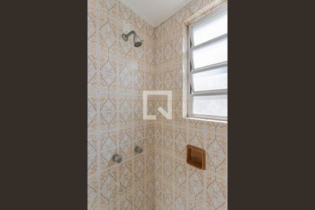 Banheiro de apartamento para alugar com 1 quarto, 33m² em Auxiliadora, Porto Alegre