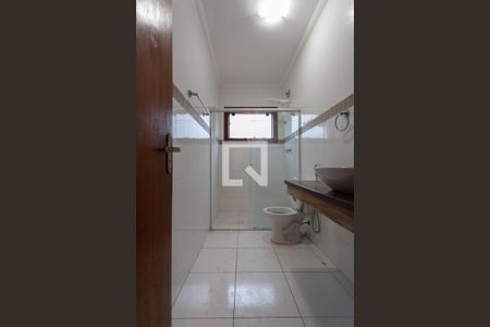 Casa para alugar com 750m², 6 quartos e 8 vagasBanheiro Social