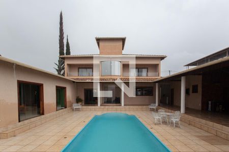 Casa para alugar com 750m², 6 quartos e 8 vagasPiscina