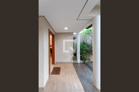 Casa para alugar com 750m², 6 quartos e 8 vagasEntrada