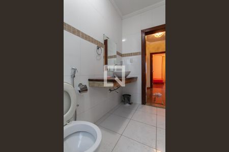 Casa para alugar com 750m², 6 quartos e 8 vagasBanheiro Social