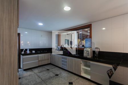 Casa para alugar com 750m², 6 quartos e 8 vagasCozinha