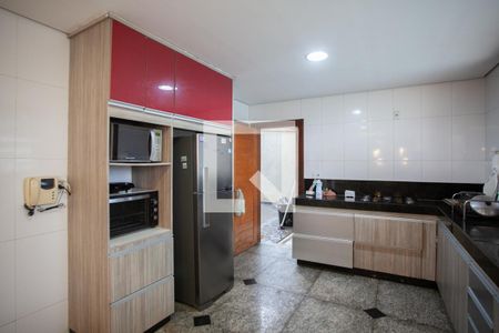 Casa para alugar com 750m², 6 quartos e 8 vagasCozinha