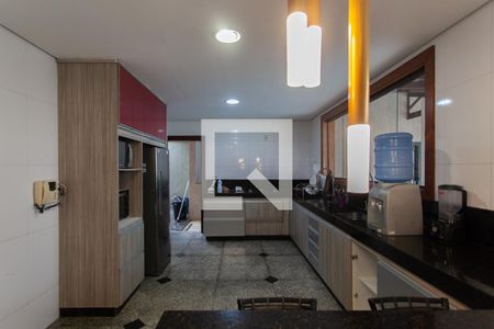 Casa para alugar com 750m², 6 quartos e 8 vagasCozinha