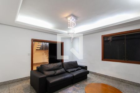 Casa para alugar com 750m², 6 quartos e 8 vagasSala de TV