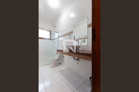 Casa para alugar com 750m², 6 quartos e 8 vagasBanheiro Social