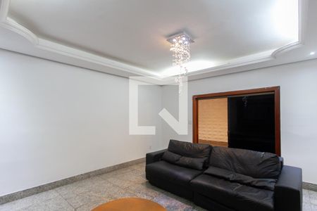 Casa para alugar com 750m², 6 quartos e 8 vagasSala de TV