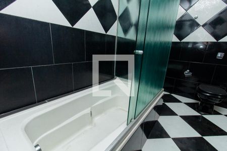 Casa para alugar com 500m², 4 quartos e 10 vagasBanheiro do quarto 4