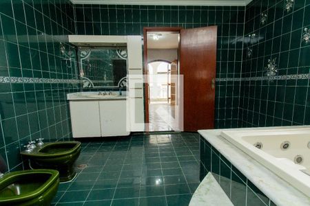 Casa para alugar com 500m², 4 quartos e 10 vagasBanheiro do quarto 1