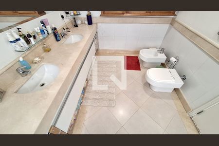 Apartamento à venda com 750m², 4 quartos e 10 vagas Apartamento à venda com 750m², 4 quartos e 10 vagasDetalhe do Banheiro da Suíte 2