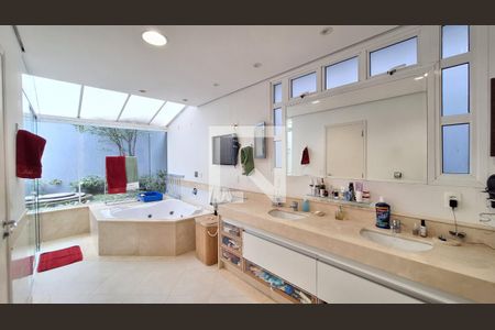 Apartamento à venda com 750m², 4 quartos e 10 vagas Apartamento à venda com 750m², 4 quartos e 10 vagasBanheiro da Suíte 2