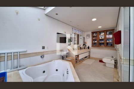 Apartamento à venda com 750m², 4 quartos e 10 vagas Apartamento à venda com 750m², 4 quartos e 10 vagasDetalhe do Banheiro da Suíte 2