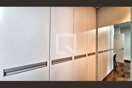 Apartamento à venda com 750m², 4 quartos e 10 vagas Apartamento à venda com 750m², 4 quartos e 10 vagasDetalhe da Suite 1